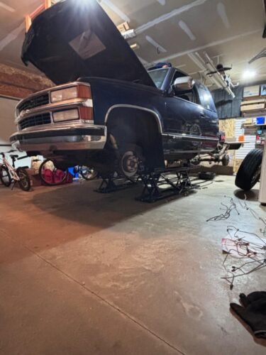 VEVOR Portable Car Lift – 7,000 lbs / 3,175 kg Capacity, 26.8" Max Height, Heavy-Duty Carbon Steel, 120V Scissor Lift for Garage, SUV, and Truck Maintenance photo review