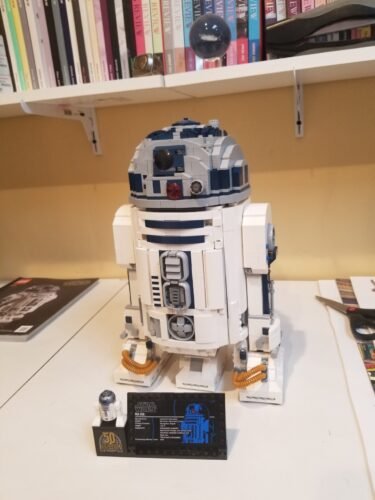 LEGO Star Wars R2-D2 75308 Droid Building Set for Adults, Collectible 3D Display Model with Info Plaque and Hidden Lightsaber, 2314 Pieces photo review